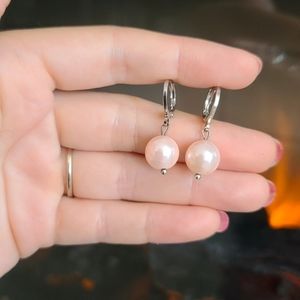 Cute Majorica Pearl earrings/Pink 😍